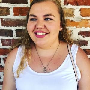 Meet your Posher, Courtney